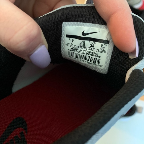 Women’s Nike Sneakers - Picture 5 of 5